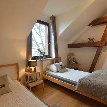 Semesterbostad Spacious In With Garden