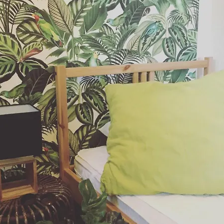 Spacious In With Garden
